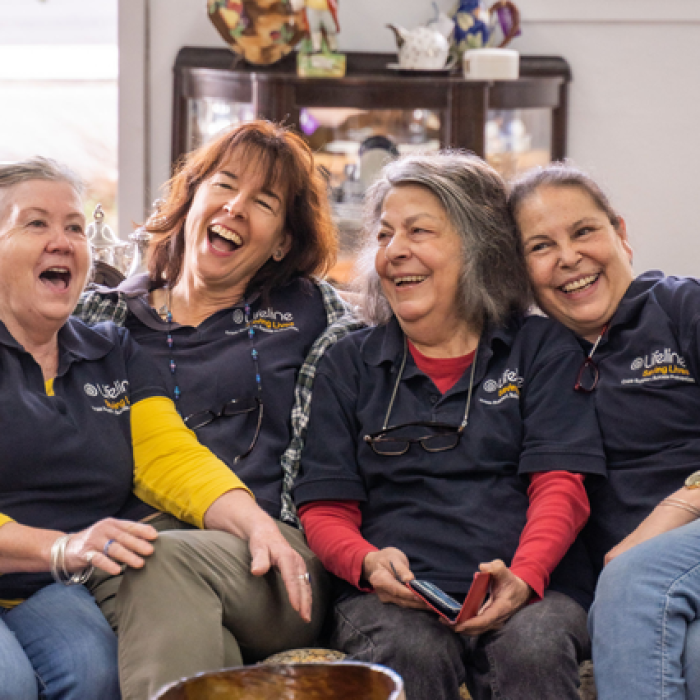 lifeline-shop-volunteers